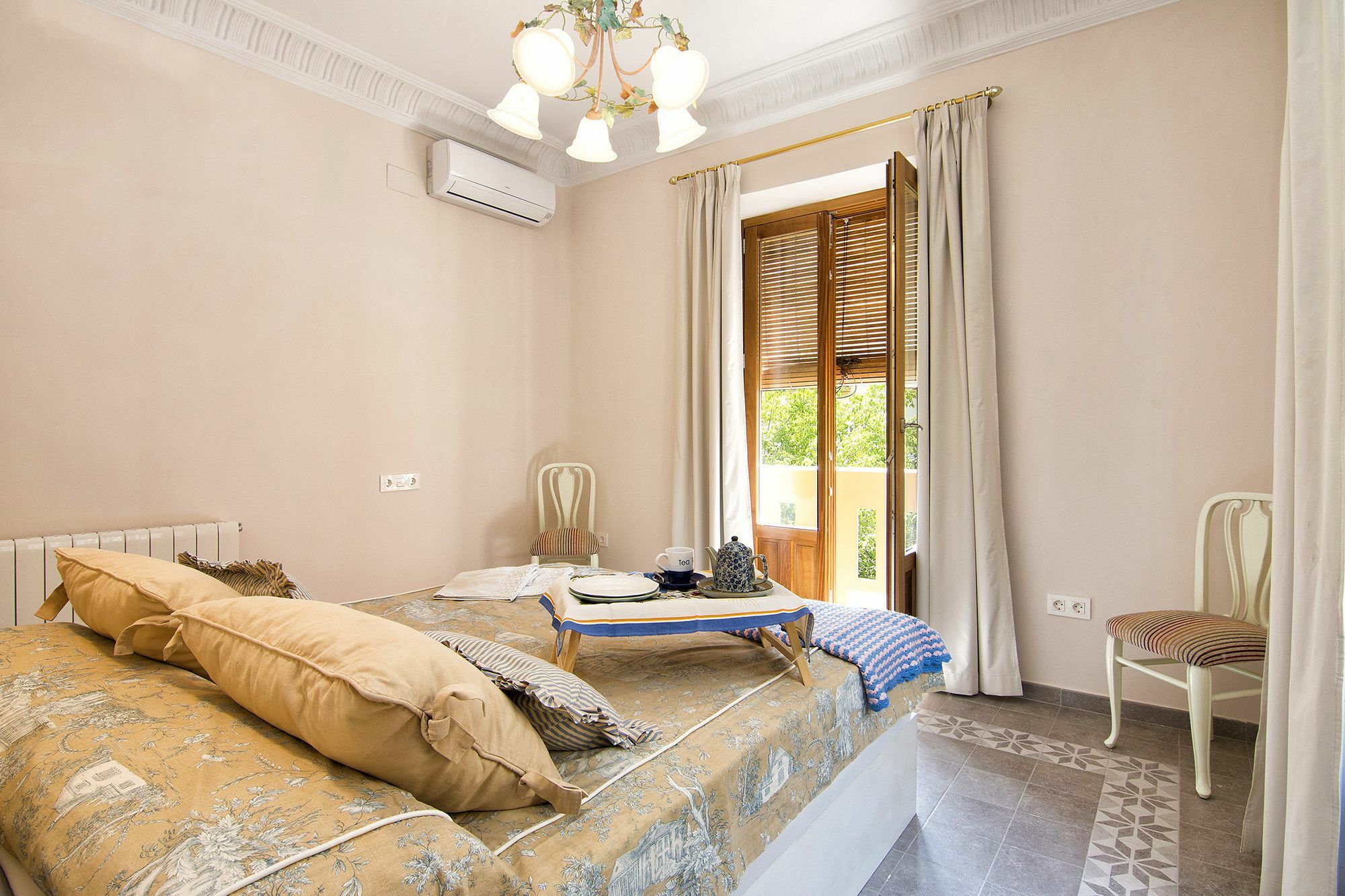 Bright & Elegant Centre 3 Bedroom Apartment Granada