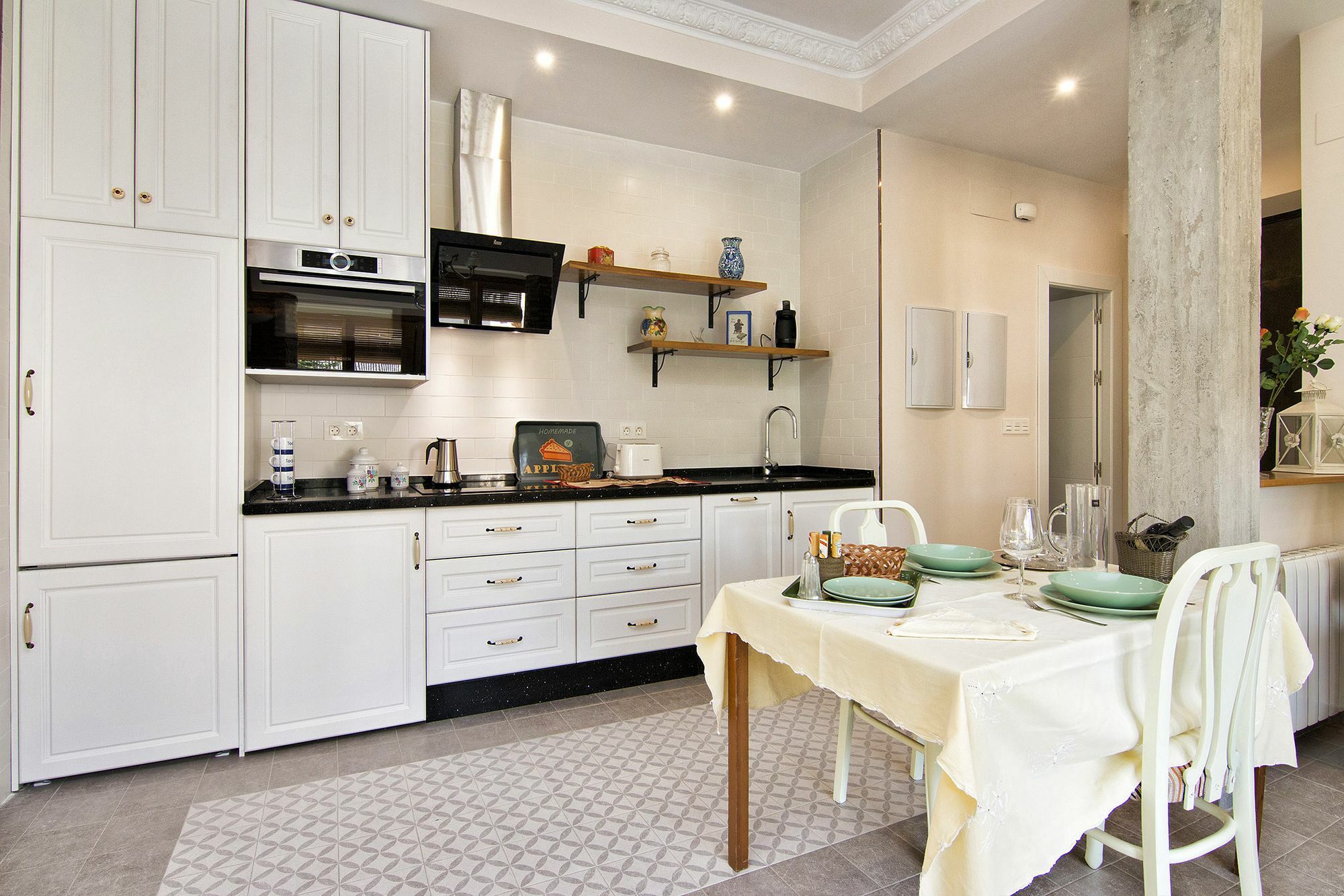 Bright & Elegant Centre 3 Bedroom Apartment Granada