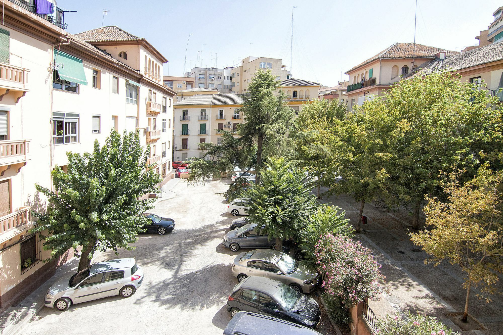 Bright & Elegant Centre 3 Bedroom Apartment