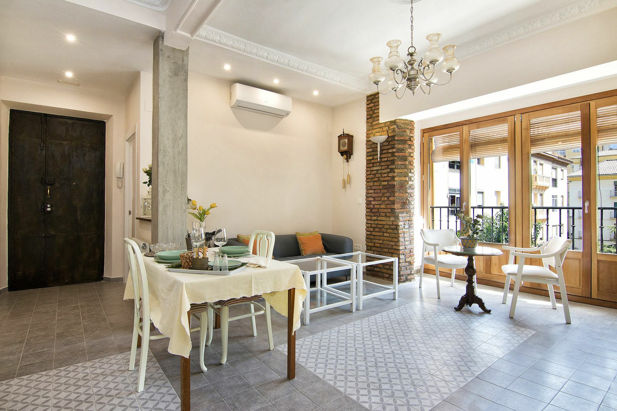 Bright & Elegant Centre 3 Bedroom Apartment